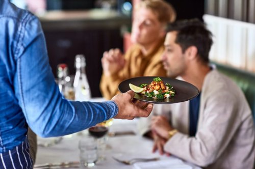 Wie verhält man sich, wenn einem im Restaurant das Essen nicht schmeckt?