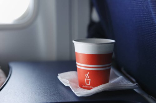 Darum sollte man im Flieger lieber keinen Kaffee trinken