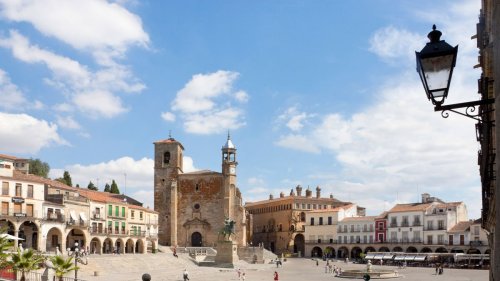 Las plazas de pueblo más bonitas de España