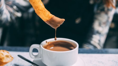 El ritual del chocolate con churros: dónde mojar los mejores en España