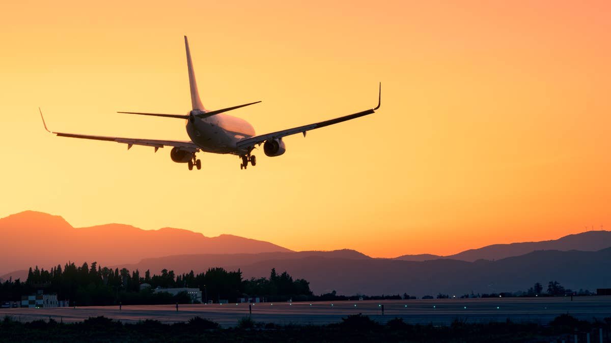 United Polaris Passenger Says He Found Suspected Feces in Blanket on Tokyo Flight