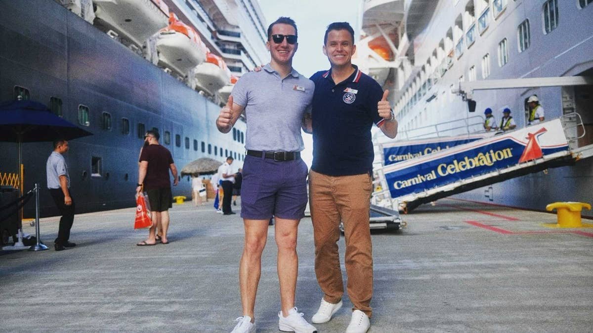 8 Carnival cruise directors fans say you should follow
