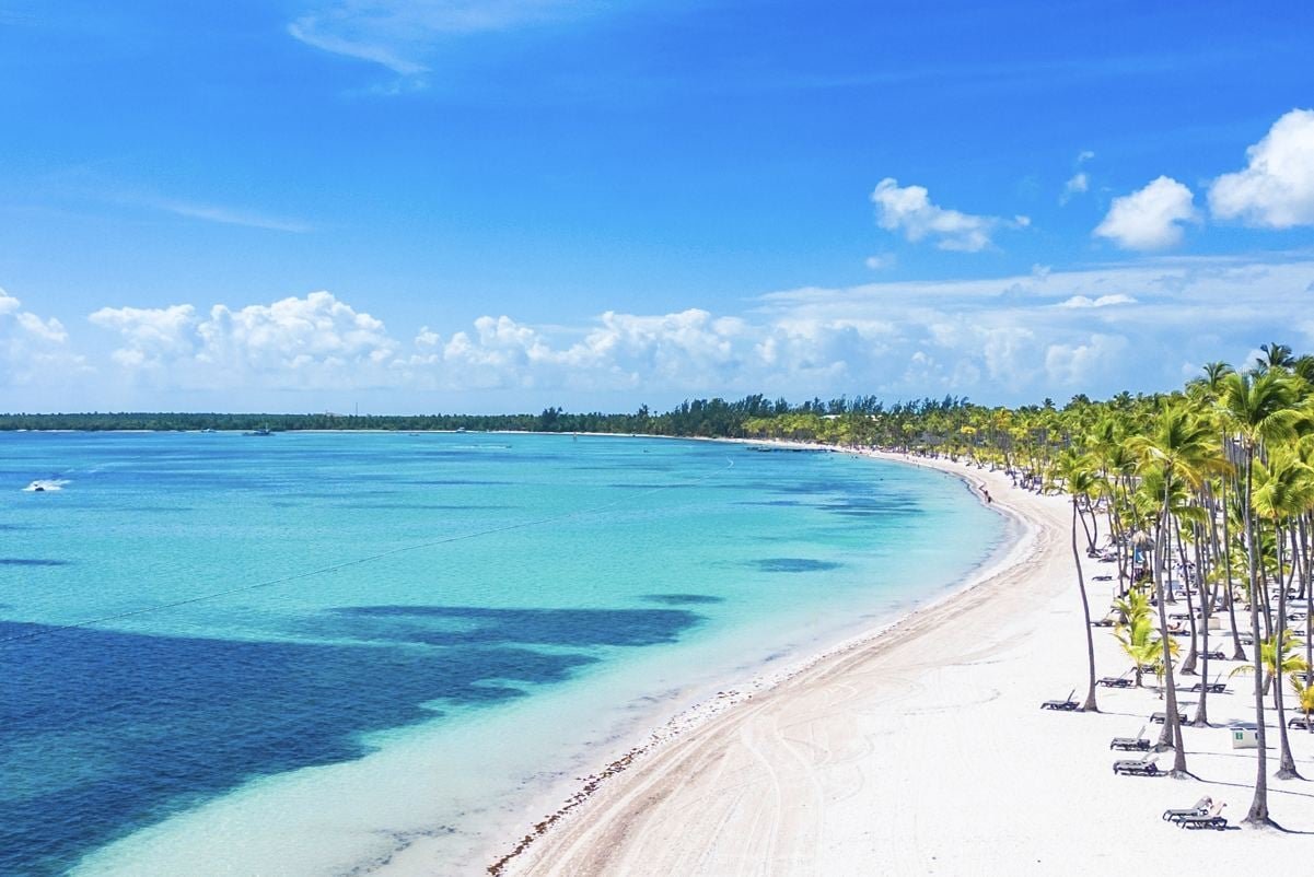 Millions Of Americans Are Abandoning Their Favorite Destinations For This “Frictionless” Caribbean Island
