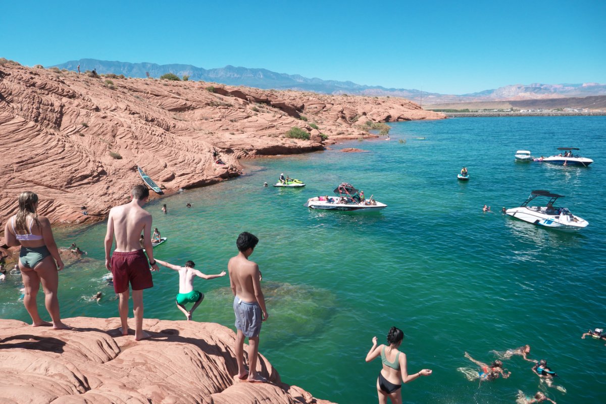 Unveiling Utah’s Most Popular State Park With Caribbean Blue Waters