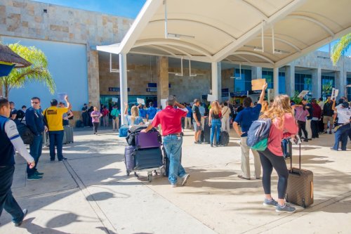 No More Drama! Cancun Travelers Can Skip Taxis And Ubers For A Safe $7 Airport Shuttle