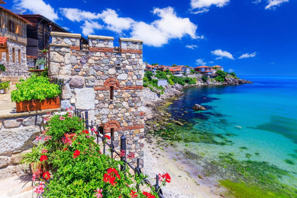 seasonal travel destinations - cover