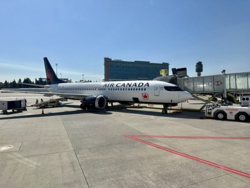 Review: Air Canada Business Class Boeing 737 MAX 8 (YVR-LAX) - TravelUpdate