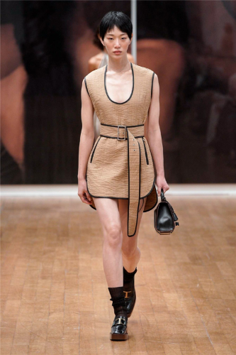 Tod's İlkbahar/ Yaz 2022 Tasarımları - Trendus.com