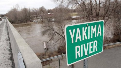 Pre-flood warning issued as Yakima River swells with melting snow. Low areas threatened