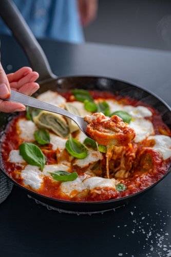 Schnelle Maultaschenpfanne mit Burrata - trickytine