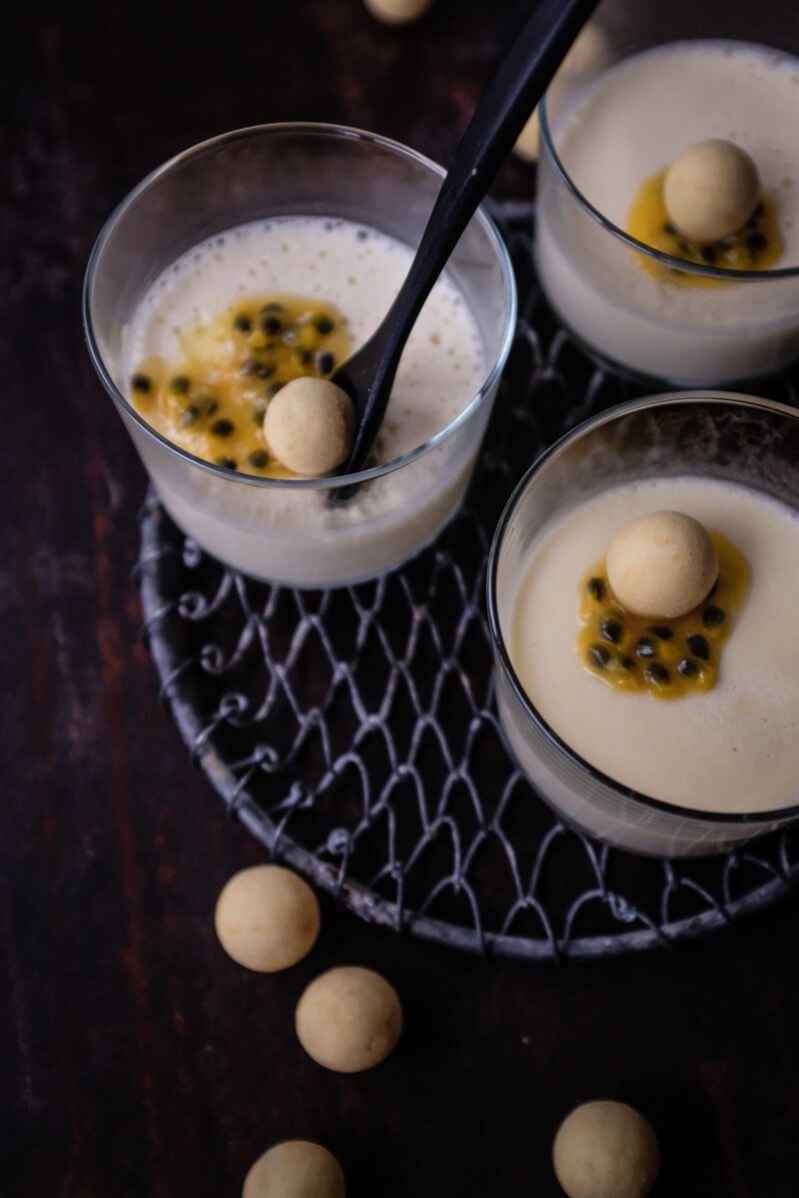 Panna Cotta mit weißer Schokolade und Passionsfrucht - trickytine