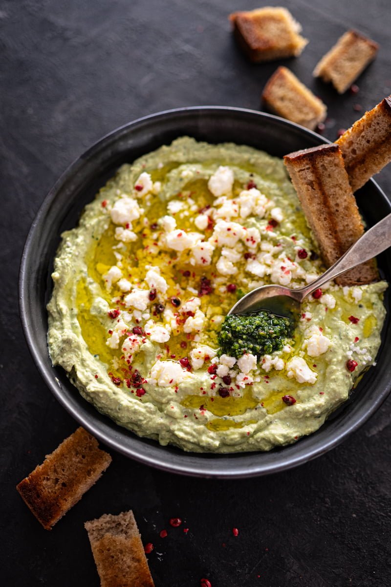 Bärlauch-Pesto-Dip mit Feta - super lecker, in 10 Minuten fertig!