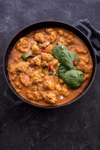Blumenkohl Curry mit Spinat – cremig, vegan, köstlich, tolles 30 Minuten Rezept!