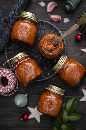 Rezept für veganes Tomatenpesto mit Kapern, die perfekte schnelle Pastasoße (& tolle Verlosung feat. La Vialla) - trickytine