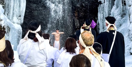Buddhist Séances and Oracles on a Japanese Mountain