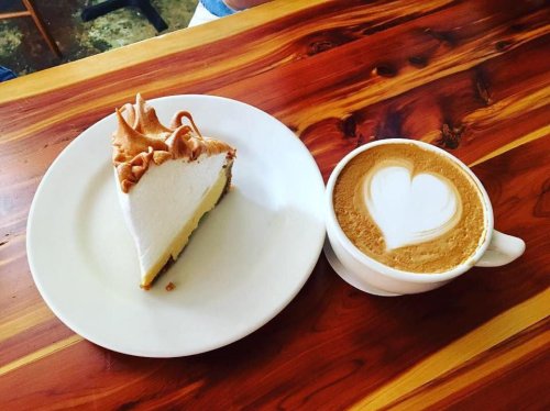 The 8 Best Places to Eat Key Lime Pie in the Florida Keys
