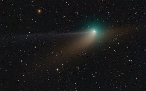 Une rare comète verte (visible en ce moment) avec une « anti-queue » défie les lois de la physique