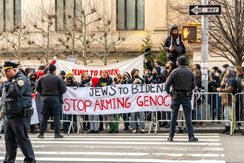 Demonstrators Block Presidential Motorcade in NYC to Demand Ceasefire in Gaza