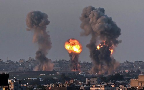 Chomsky: Without US Aid, Israel Wouldn’t Be Killing Palestinians En Masse