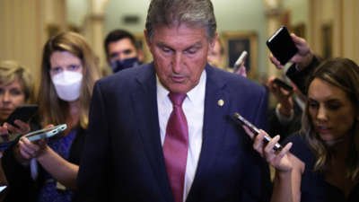Manchin Donated to Defense Fund of Republican Investigated for Insider Trading
