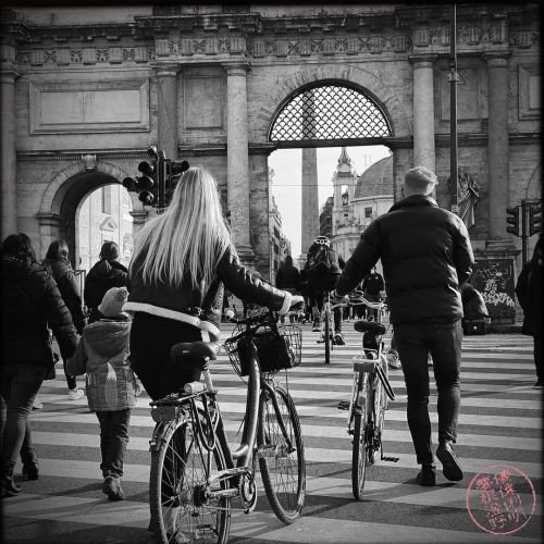 Bicycles at crossroad #hipstamatic #blackandwhite #crossroad #bycicles #bikers #zebra #streetphotography #williamnessunoiphoto #piazzaleflaminio #portadelpopolo #stoplights #church #obelisque (presso Piazzale Flaminio)

https://www.instagram.com/p/CZSCHviKCO7/?utm_medium=tumblr