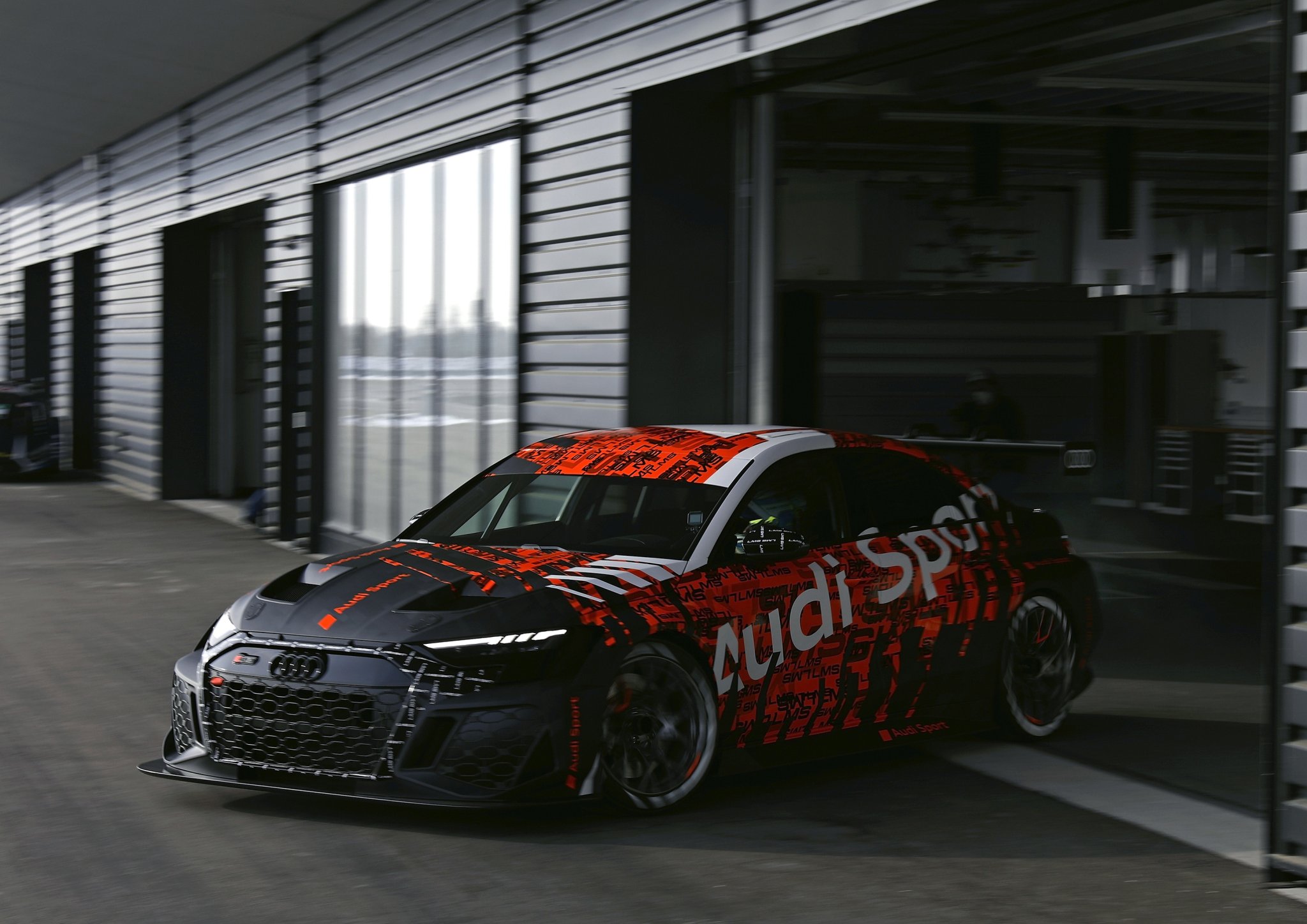 PHOTOS - La nouvelle Audi RS3 LMS se prépare à en découdre sur la piste