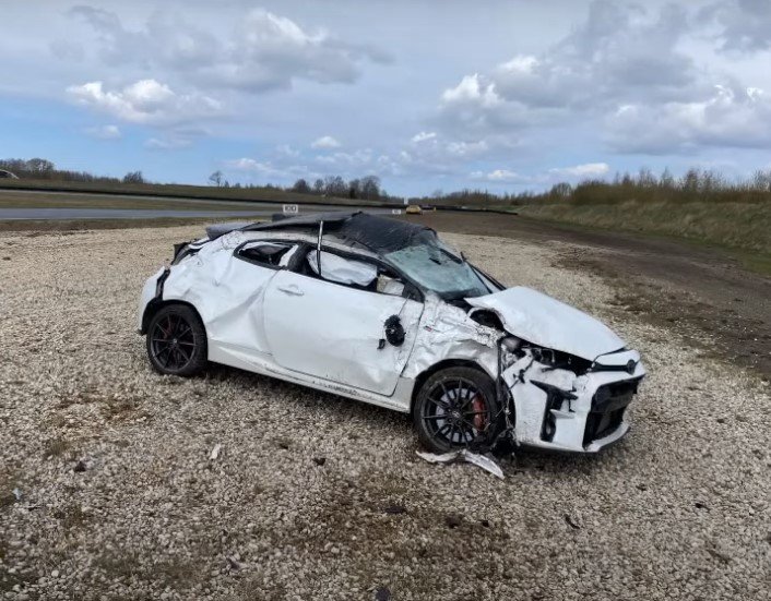 VIDEO – Comment massacrer une Toyota GR Yaris sur circuit