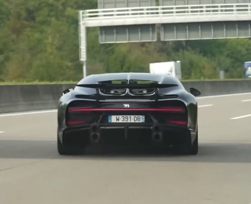 VIDEO - Ce qu'il se passe lorsqu'on lâche une Bugatti Chiron sur l'autoroute