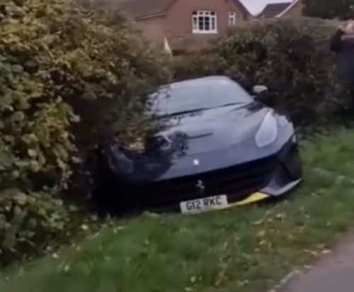 VIDEO - Voilà comment on réagit après avoir détruit sa Ferrari