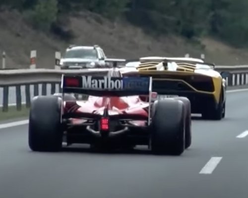 VIDEO - Il défie la police en sortant sa Formule 1 sur l'autoroute !