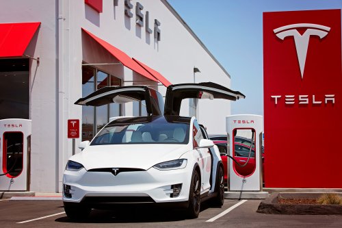 Malgré une action en berne, Tesla se vante de ses records en 2022