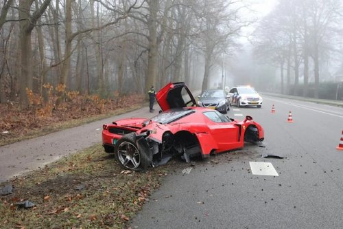 Il crashe la Ferrari Enzo à 3 millions d’euros qu’il voulait acheter
