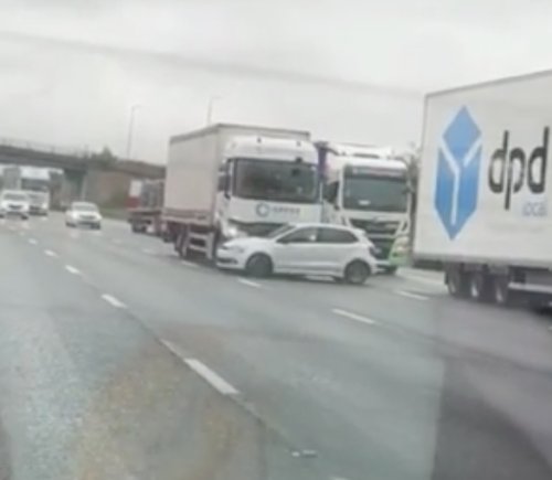 VIDEO - Ce conducteur de camion l'a-t-il fait exprès ?