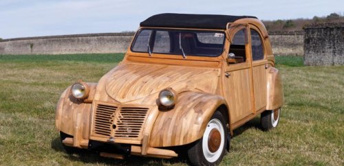La Citroën 2 CV en bois a été vendue à 210 000 euros !