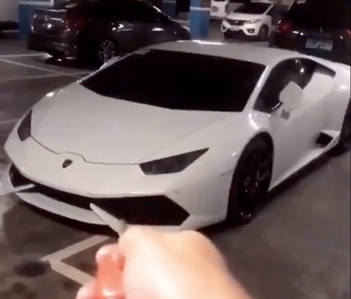VIDEO - Comment faire croire que vous avez une Lamborghini pendant une seconde