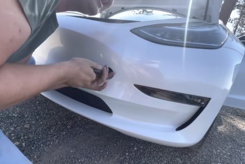 VIDEO - La façon improbable de recharger sa voiture électrique