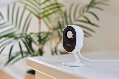 Arlo Essential: Indoor-Überwachungskamera mit Schutz der Privatsphäre
