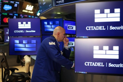 Wall Street ouvre en nette baisse, sous pression face aux incertitudes économiques