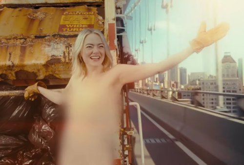 SNL Music Video: Naked Emma Stone Leaves It All Flappin’ in the Breeze