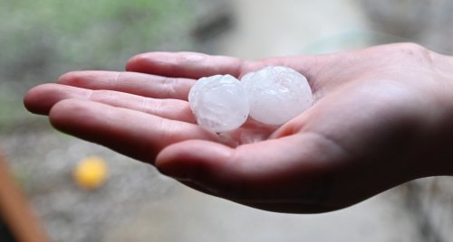 Golf ball-size hail pelts St. Paul as thunderstorm rolls through