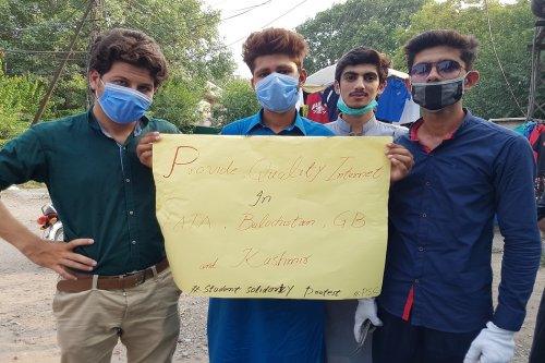 Pakistani students struggle for free internet