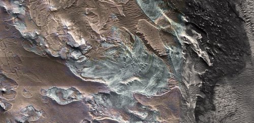 Los restos de un glaciar en Marte sugieren la presencia de agua subterránea
