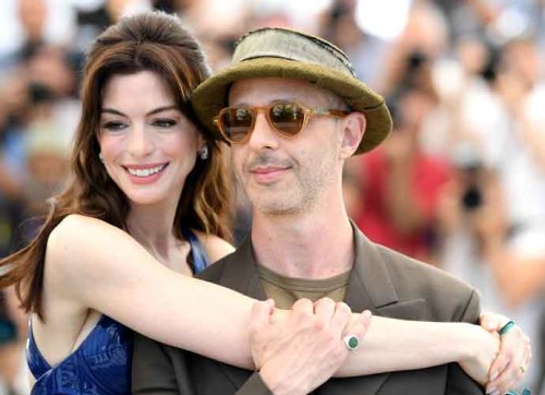 Anne Hathaway Makes Cannes Debut For ‘Armageddon Time’ Premiere