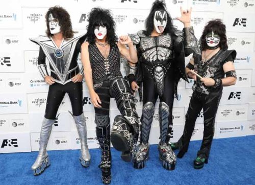 Gene Simmons Becomes Sick On Stage And Preforms Seated During Kiss Concert In Brazil Flipboard 