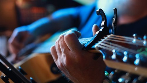 Understanding Keys And Chords While Using A Capo: Beginner's Guide [Lessons]