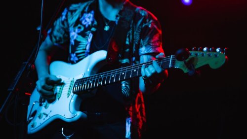Learn How To Play Riffs Between Chords With These Tasty Rhythm Guitar Fills [Lessons]