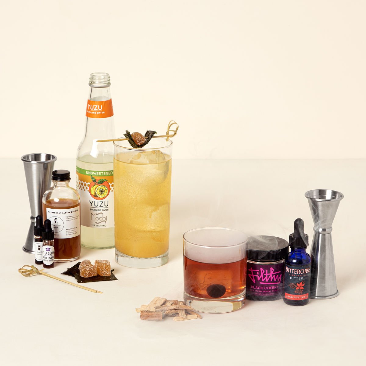 Create an artisanal drink with the craft cocktail kit