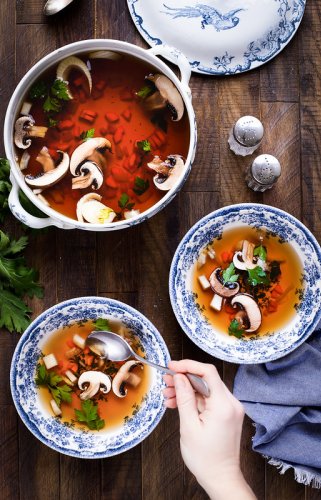 Bouillons : dix recettes de soupes légères - Un déjeuner de soleil