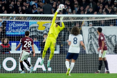 Man Utd aiming to solve goalkeeping situation with return of ex-academy star who Louis van Gaal released