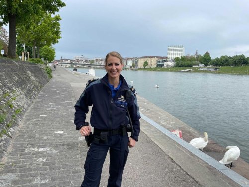 Basel-Stadt - Nach viralem Hit – Jetzt redet die tanzende Polizistin